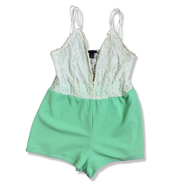 ⭐️UK2LA Lace and Green Sexy Romper - Picture 3 of 5